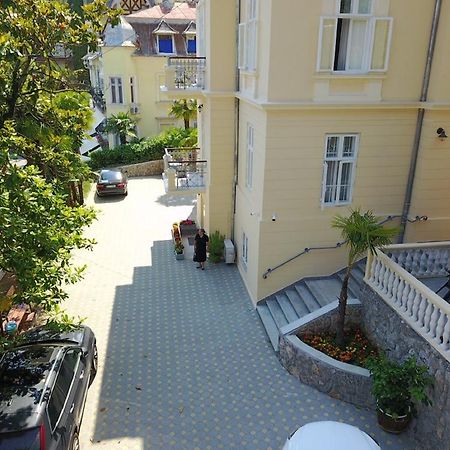 Apartments Villa Atta Опатия Екстериор снимка