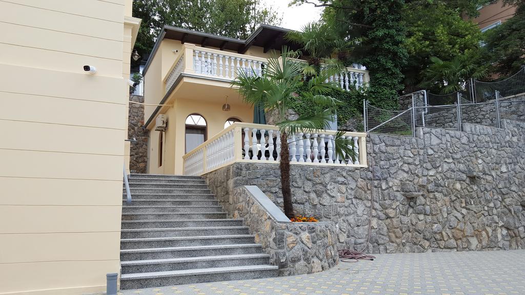 Apartments Villa Atta Опатия Екстериор снимка
