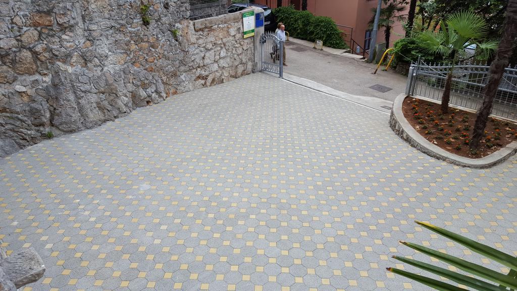 Apartments Villa Atta Опатия Екстериор снимка